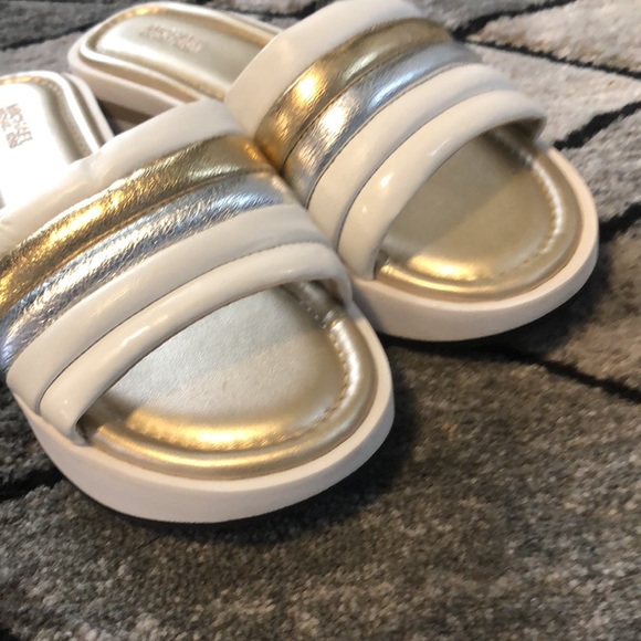 Michael Kors womens size 7.5M NWOT - Picture 7 of 9